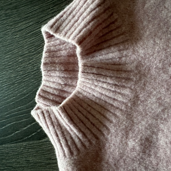 Uniqlo Mock Neck Wool Blend Sweater – Light Mauve, Size Small - Picture 4 of 8